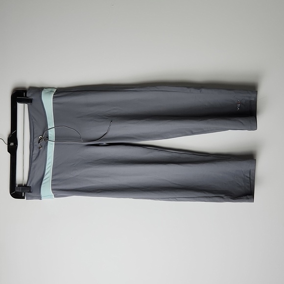 Sleek Fit Gray and Green Cropped Workout Leggings by Victoria's Secret size S - Picture 1 of 6